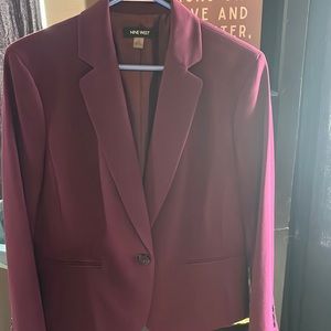NWT Never worn women’s Nine West Blazer size 10